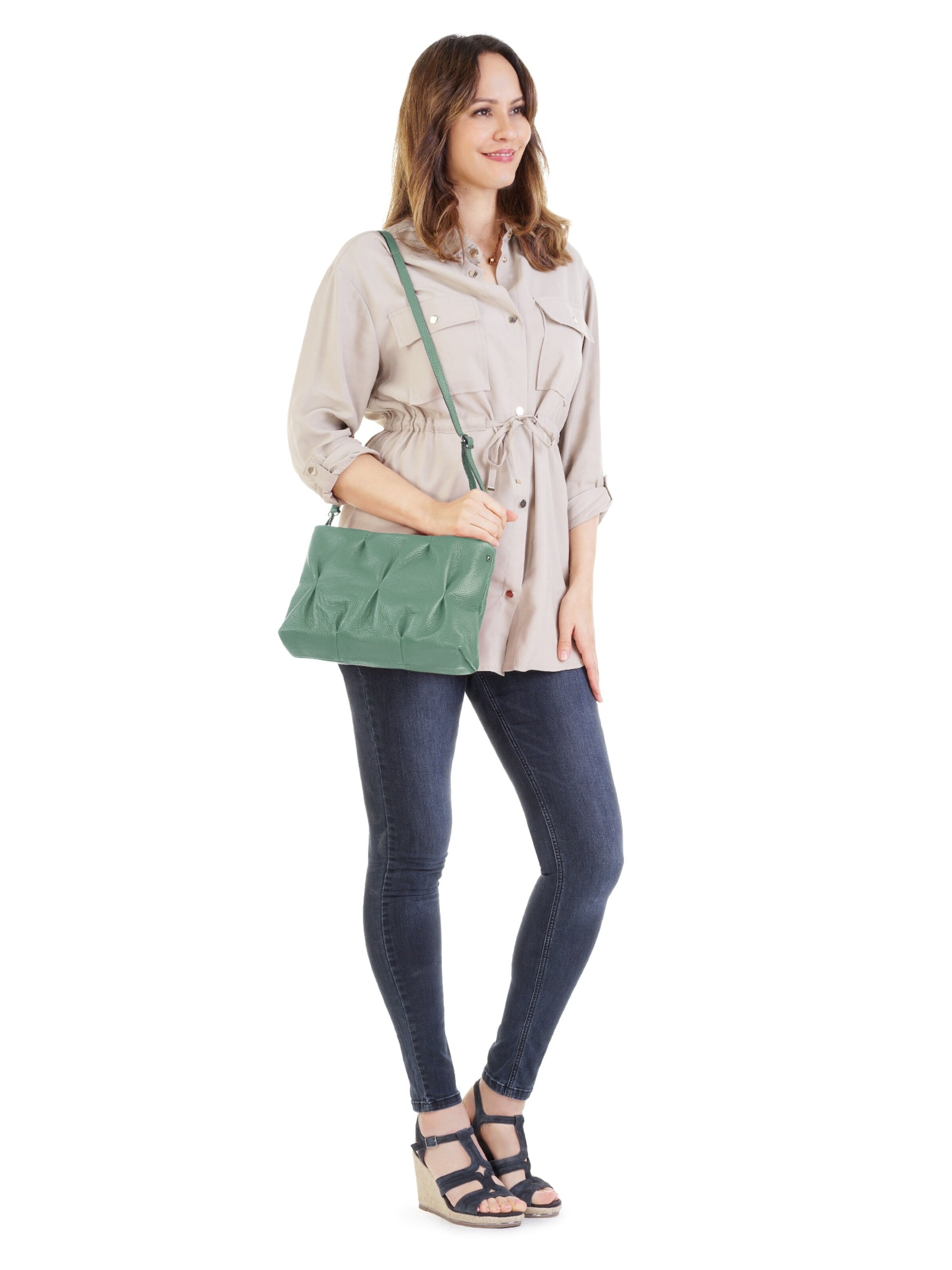 Cluty Crossbody Bag in Green: front