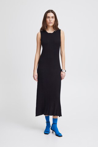 ICHI Stickad klänning 'IHDEMY' i svart: framsida