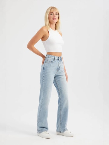 Hiccup Regular Jeans in Blau