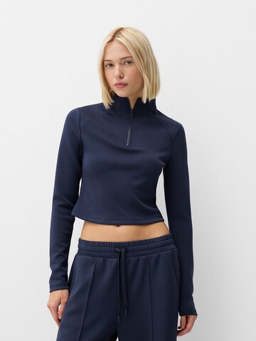 Bershka Sweatshirt in Blauw: voorkant