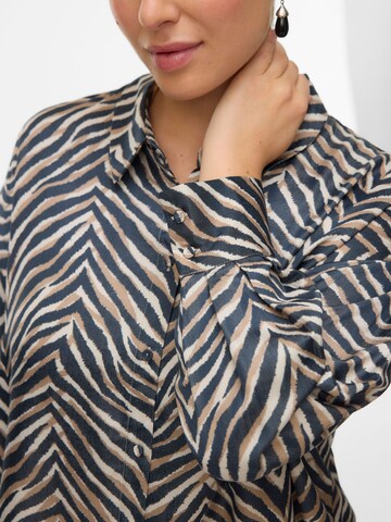 Vero Moda Curve - Blusa 'VMCVINA' en negro