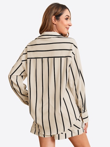 Pantaloni scurți de la Imily Bela pe portocaliu: spate