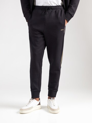 Tapered Pantaloni 'Hadikonos' di BOSS in nero: frontale