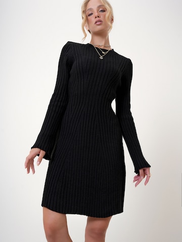 Trend Alaçatı Stili Πλεκτό φόρεμα σε μαύρο: μπροστά