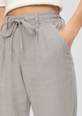 QS Regular Pleat-Front Pants in Grey