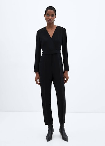 MANGO Jumpsuit 'Taitai' in Zwart: voorkant