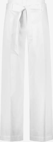 Regular Pantalon à plis GERRY WEBER en blanc : devant