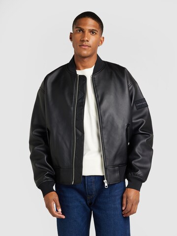 Calvin Klein Jeans Átmeneti dzseki - fekete: elől