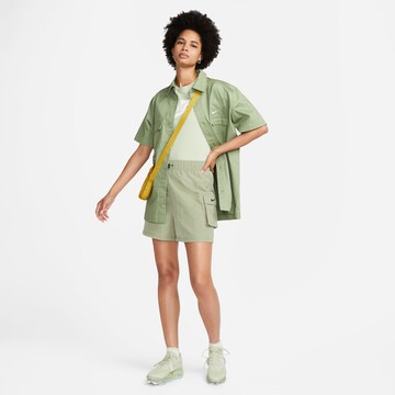 Nike Sportswear Скинни Функциональная футболка 'Essential' в Зеленый