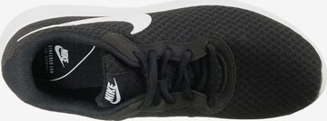 Baskets basses 'Tanjun' Nike Sportswear en noir