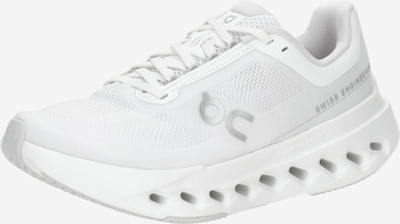 Scarpa da corsa 'Cloudsurfer Next' di On in bianco: frontale