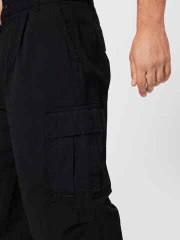 Carhartt WIP Loose fit Cargo Pants 'Cole' in Black