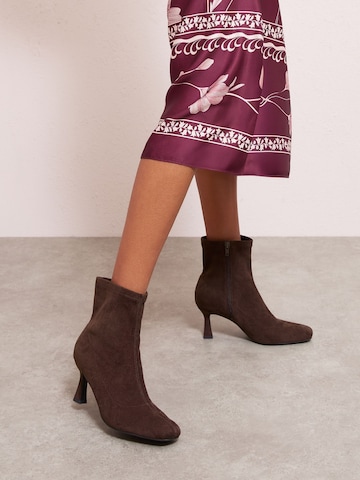 Friends Like These Pahkluusaapad, värv pruun