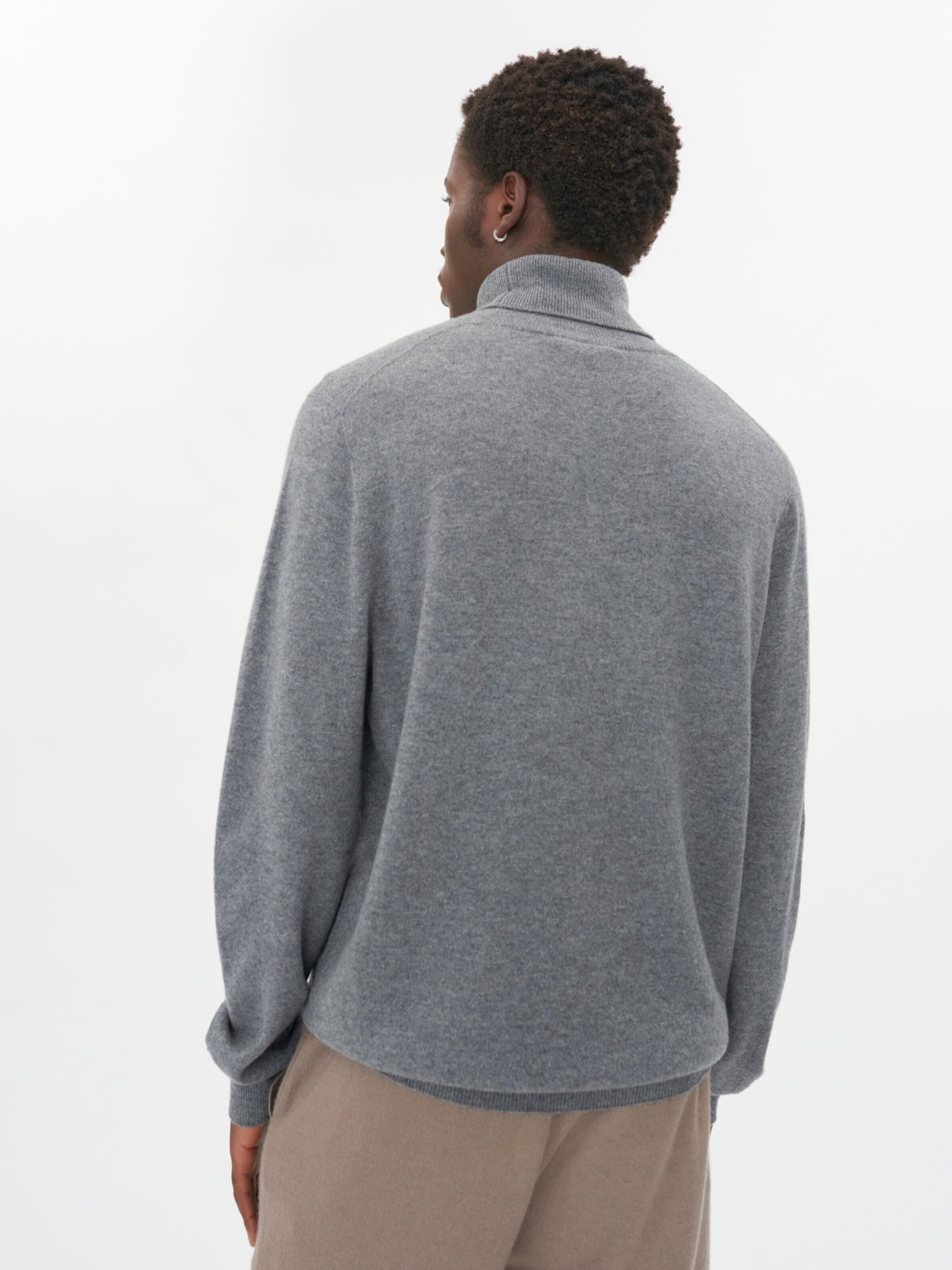 Pullover 'Men's Essential Turtleneck Cashmere Sweater' di GOBI Cashmere in grigio