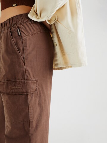 NAPAPIJRI Tapered Hose 'M-MURG' in Braun