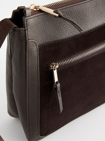Next Messenger in Brown