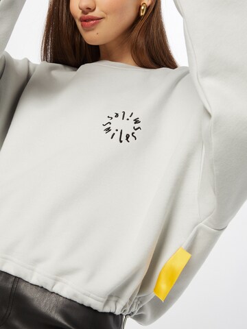 Smiles Sweatshirt 'Joey' in Grey