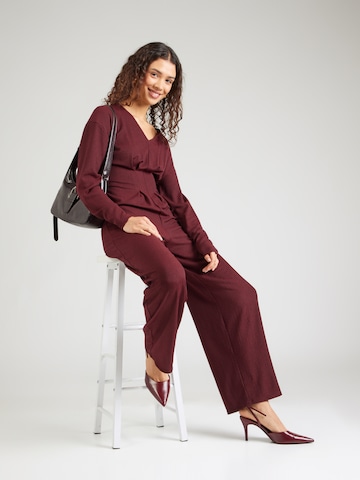 Combinaison 'Erin' ABOUT YOU en rouge : devant