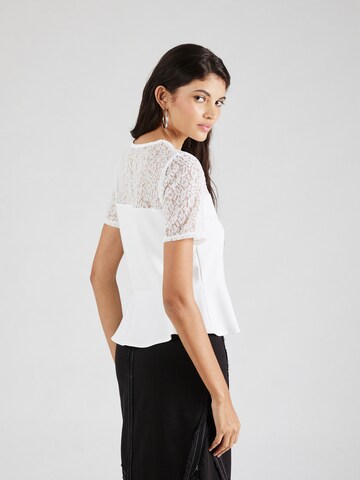 T-shirt 'Penelope' ABOUT YOU en blanc