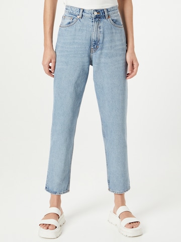 Loosefit Jean Monki en bleu : devant