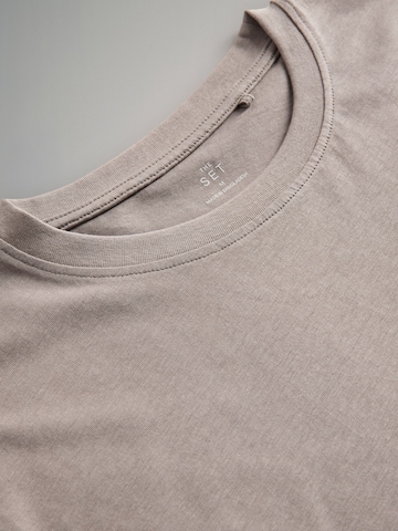 The Set T-Shirt in Grau