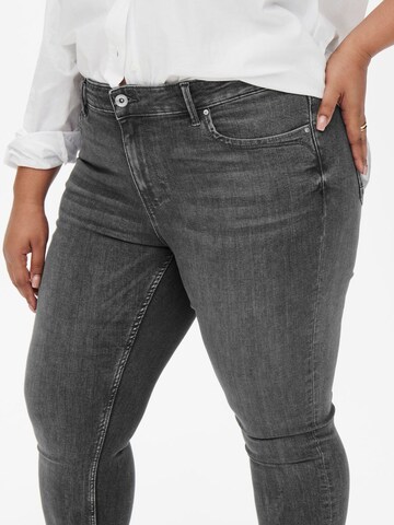 Coupe slim Jean 'Karla' ONLY Carmakoma en gris