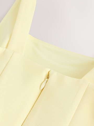 Next Mekko värissä keltainen