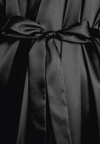 LASCANA Сутрешен халат в черно