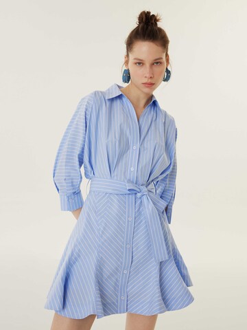 Robe Twist en bleu : devant