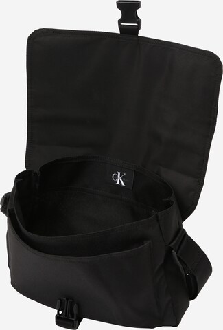 Calvin Klein Jeans - Bolso de hombro 'Essentials' en negro