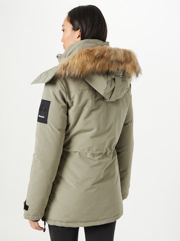 Parka de iarnă 'Everest' de la Superdry pe verde