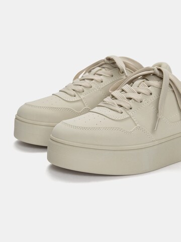 Pull&Bear Platform trainers in White