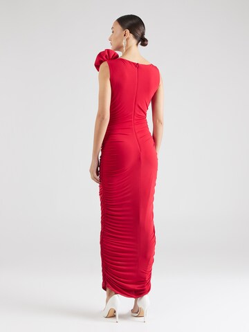 Rochie de seară de la Karen Millen pe roșu