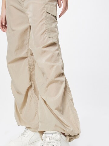 Monki Loose fit Cargo trousers in Beige