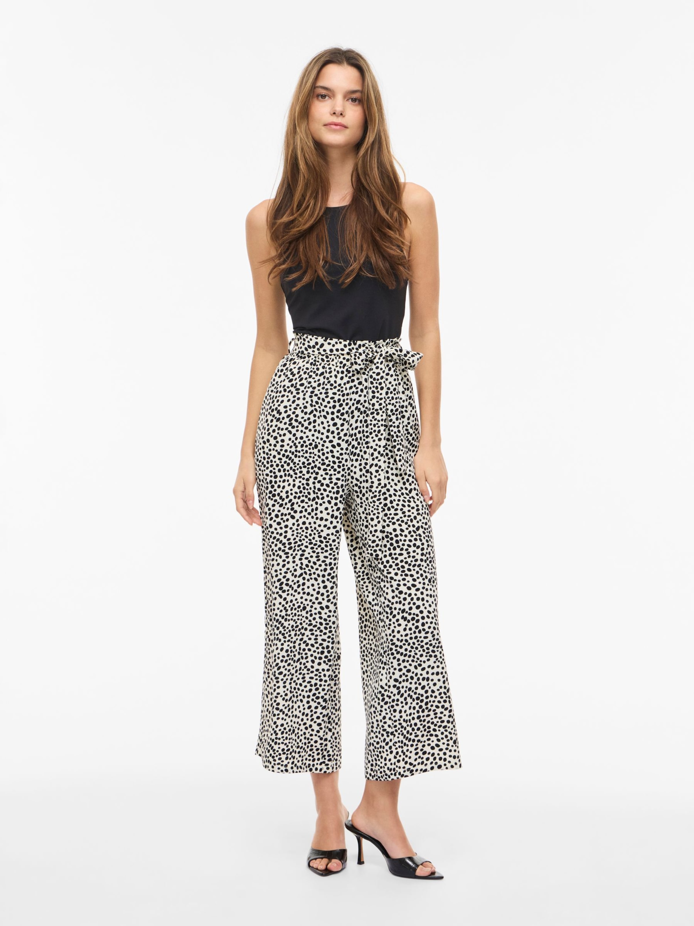 VILA Loose fit Trousers in Black: front
