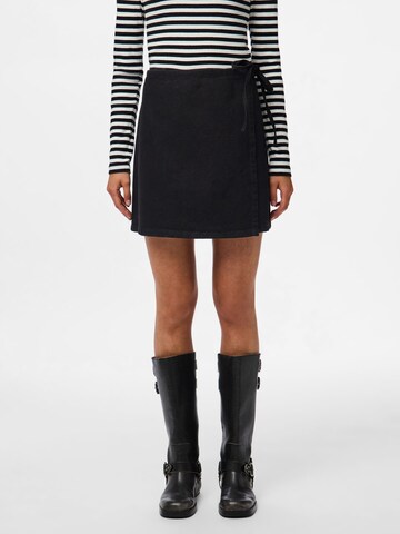 PIECES Skirt 'PCFlora' in Black: front