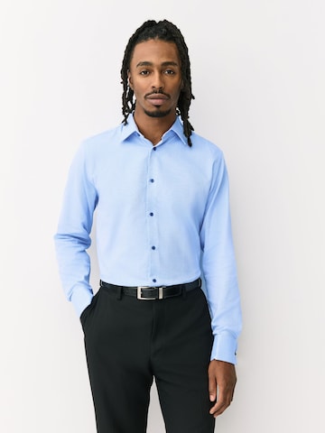 Coupe regular Chemise Next en bleu : devant