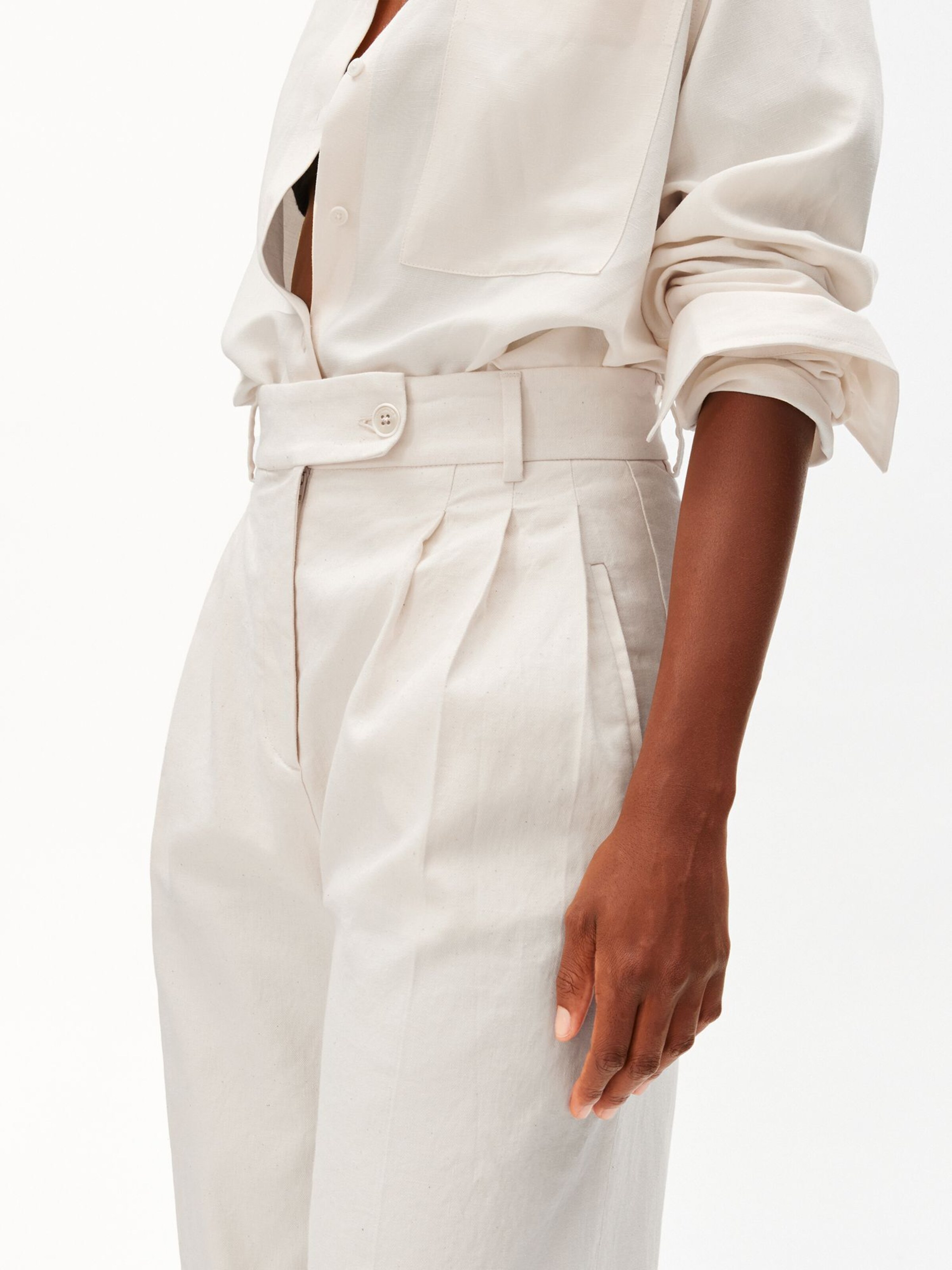 ARMEDANGELS Regular Trousers in Beige