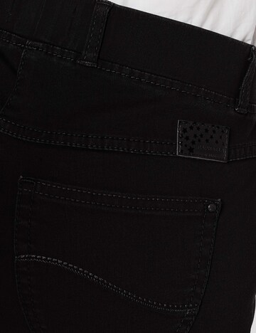 BRAX Regular Shorts in Schwarz