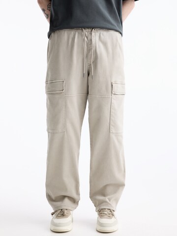 Pull&Bear Loose fit Cargo trousers in Grey: front