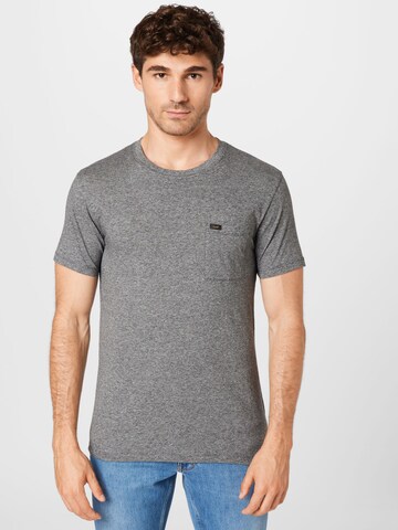 Lee T-shirt 'ULTIMATE' i grå: framsida