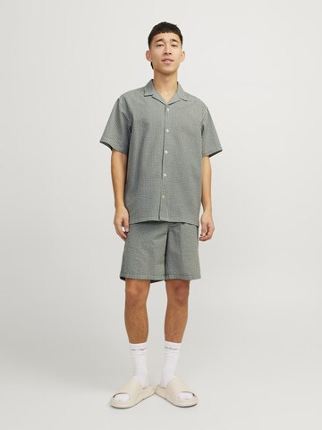JACK & JONES Comfort Fit Skjorte 'Easter Palma' i grøn