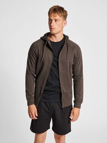 Hummel Sweatvest in Bruin: voorkant