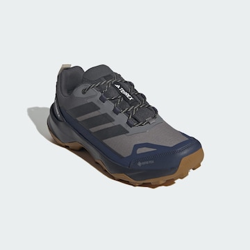 Chaussure basse 'Skychaser AX5' ADIDAS TERREX en gris