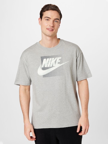 Tricou 'FUTURA' de la Nike Sportswear pe gri: față