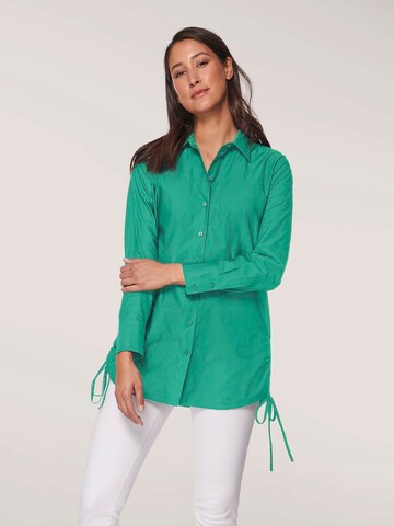 MADELEINE Bluse in Grün: Vorderseite