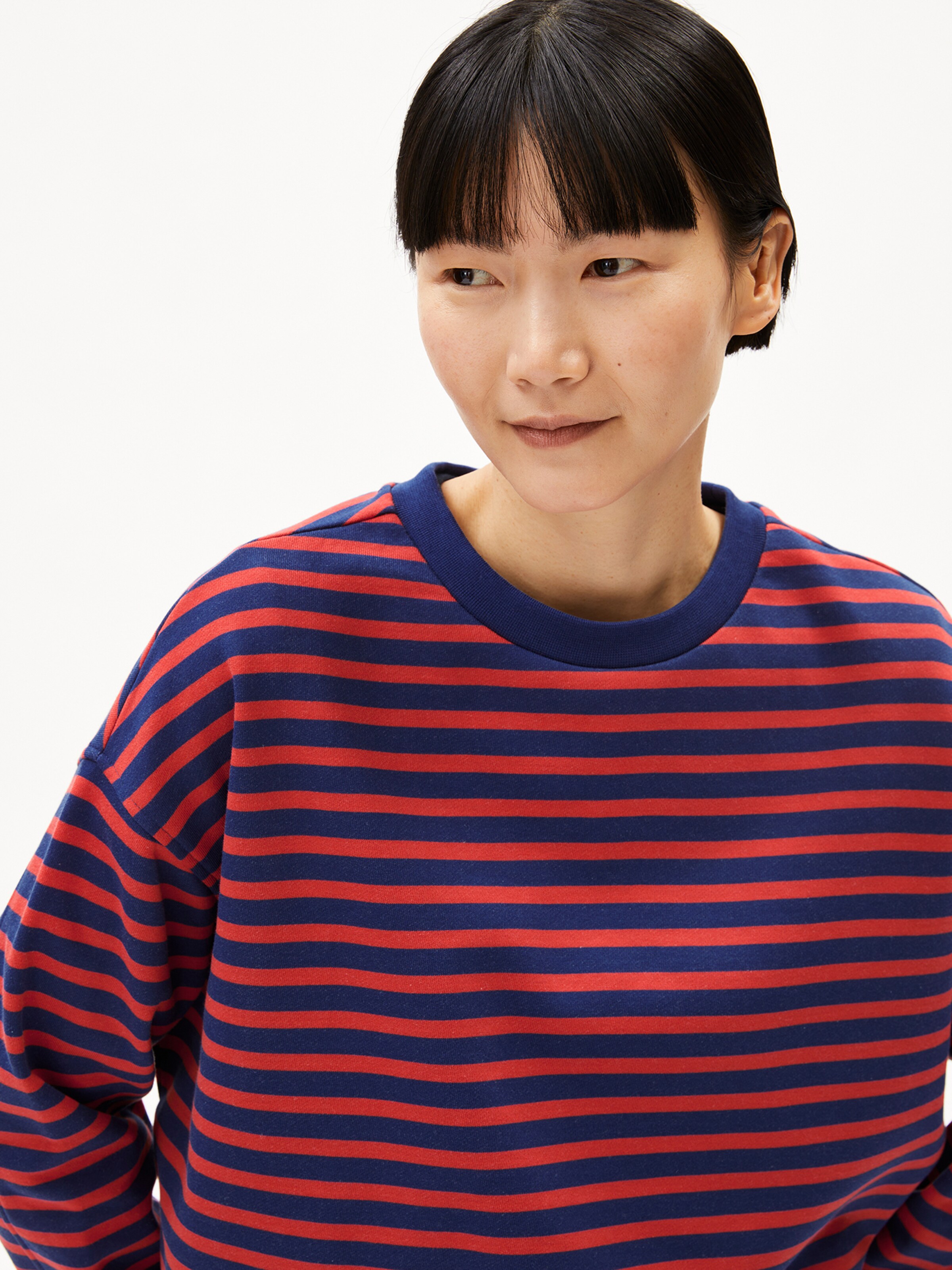 Sweat-shirt 'FRANKAA' ARMEDANGELS en bleu : devant