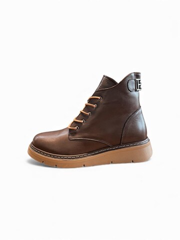Begoria Boots in Brown: front