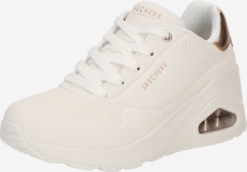 Baskets basses SKECHERS en blanc : devant