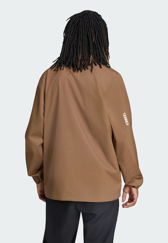 ADIDAS TERREX - Casaco outdoor 'Essentials' em castanho